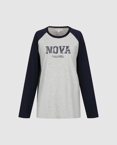  URBAN REVIVO - Áo thun nữ cổ tròn tay dài in chữ 