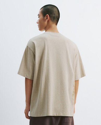  URBAN REVIVO - Áo thun nam cổ tròn tay ngắn hiện đại 