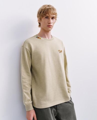  URBAN REVIVO - Áo thun nam cổ tròn tay dài phối họa tiết 