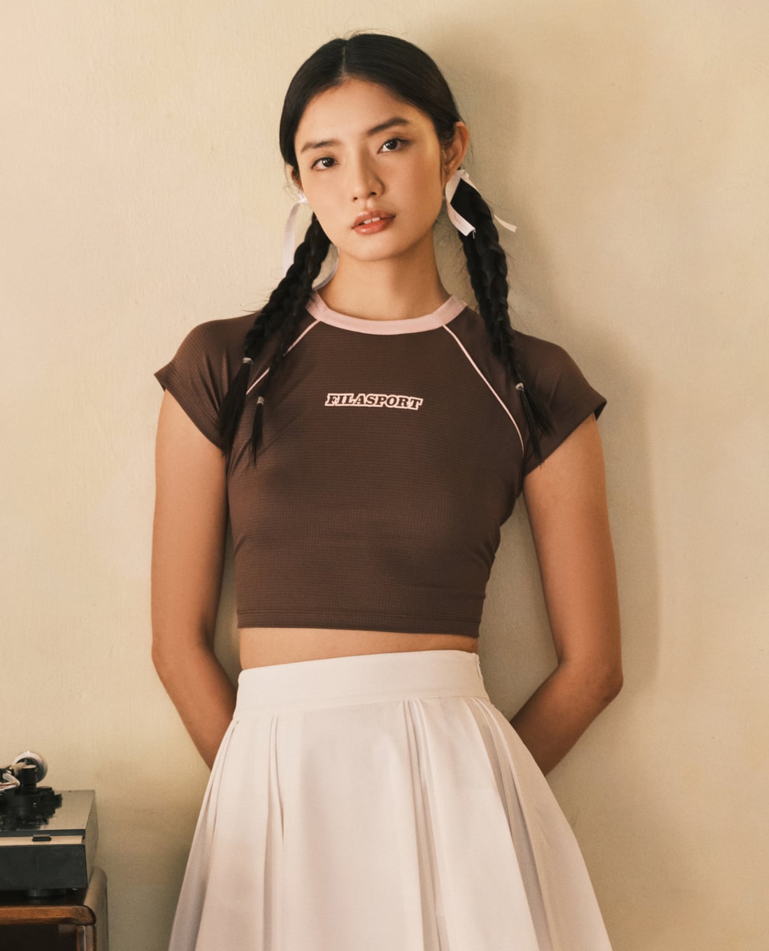 FILA - Áo croptop nữ cổ tròn tay ngắn Sports x Balletcore