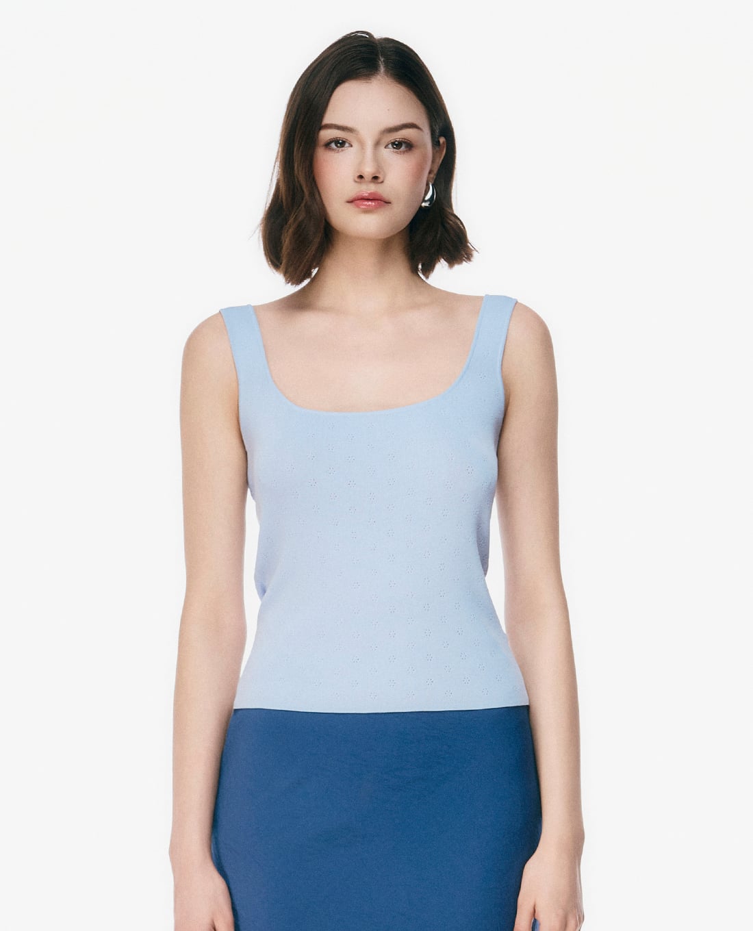 GIGI - Áo hai dây nữ cổ vuông họa tiết đục lỗ nhí