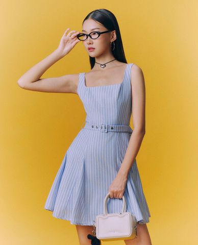  GIGI - Đầm hai dây mini cổ vuông kẻ sọc 