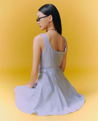  GIGI - Đầm hai dây mini cổ vuông kẻ sọc 