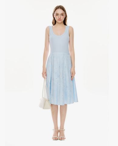  GIGI - Đầm sát nách midi cổ tròn thêu hoa 