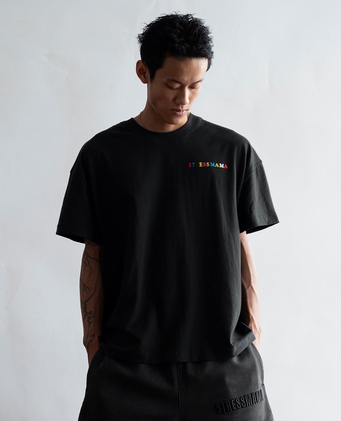 STRESSMAMA - Áo thun unisex cổ tròn tay ngắn Rainbow