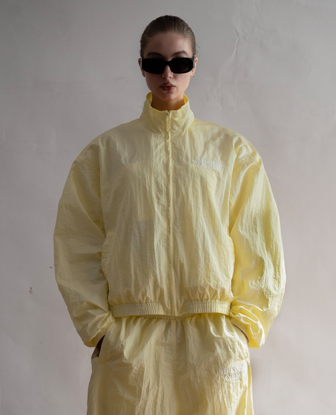 STRESSMAMA - Áo khoác gió unisex thêu logo Company