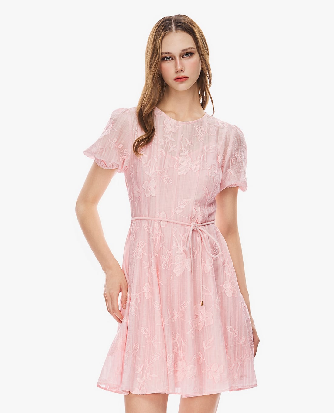 GIGI - Đầm mini cổ tròn tay phồng thêu hoa