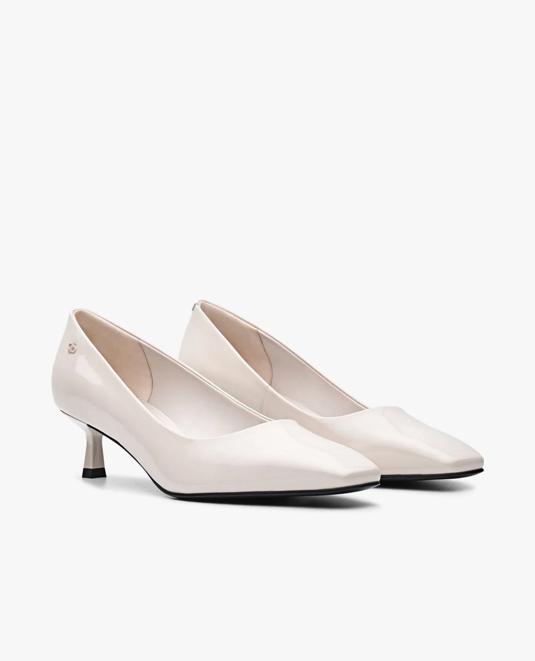 PEDRO giày cao gót nữ bít mũi Studio Patent Leather màu trắng chalk