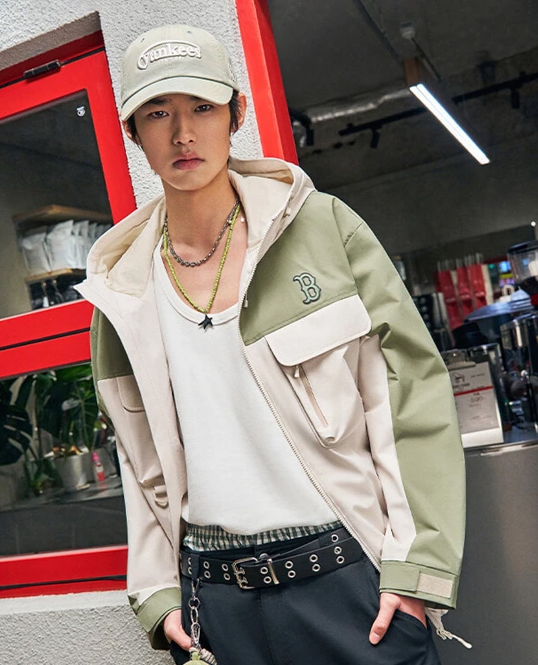 MLB - Áo khoác gió unisex phối mũ tay dài Gorpcore