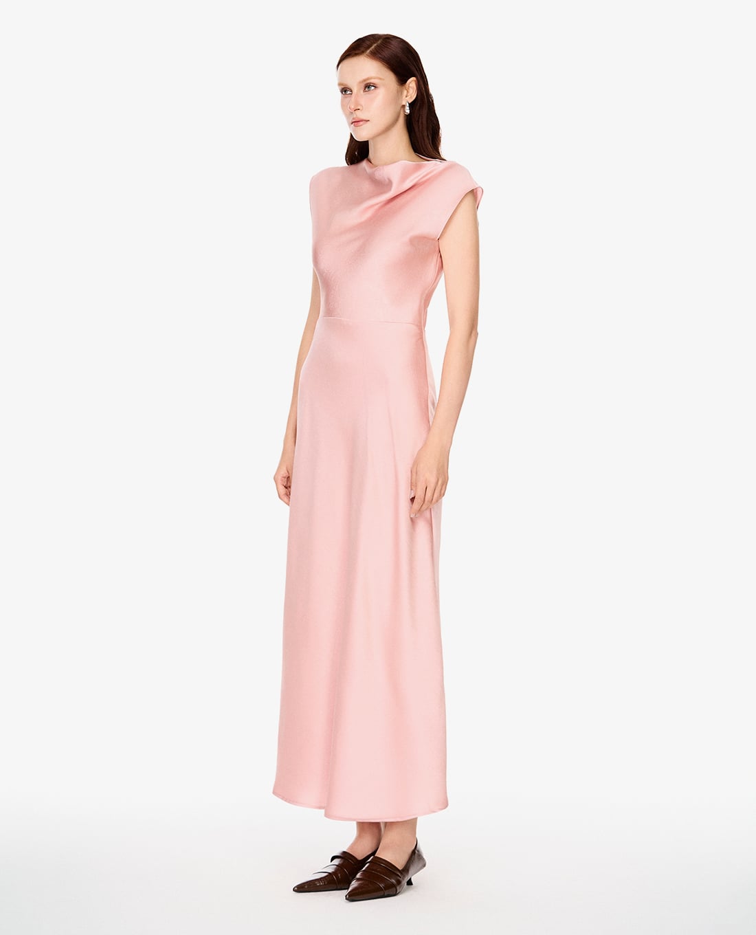 GIGI Đầm sát nách midi phom suông cổ đổ - mẫu đầm trung niên đẹp tại Maison Online