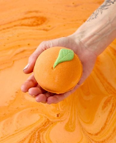  LUSH - Bom tắm We Put the Whole Fruit In 