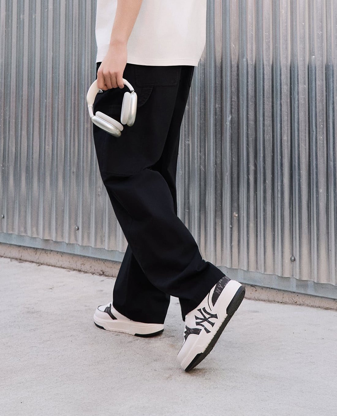 MLB - Giày sneakers unisex cổ thấp Chunky Liner Monogram