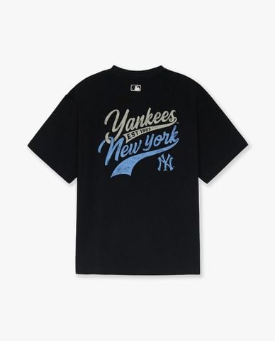  MLB - Áo thun unisex cổ tròn tay ngắn Varsity Cursive Over Fit 