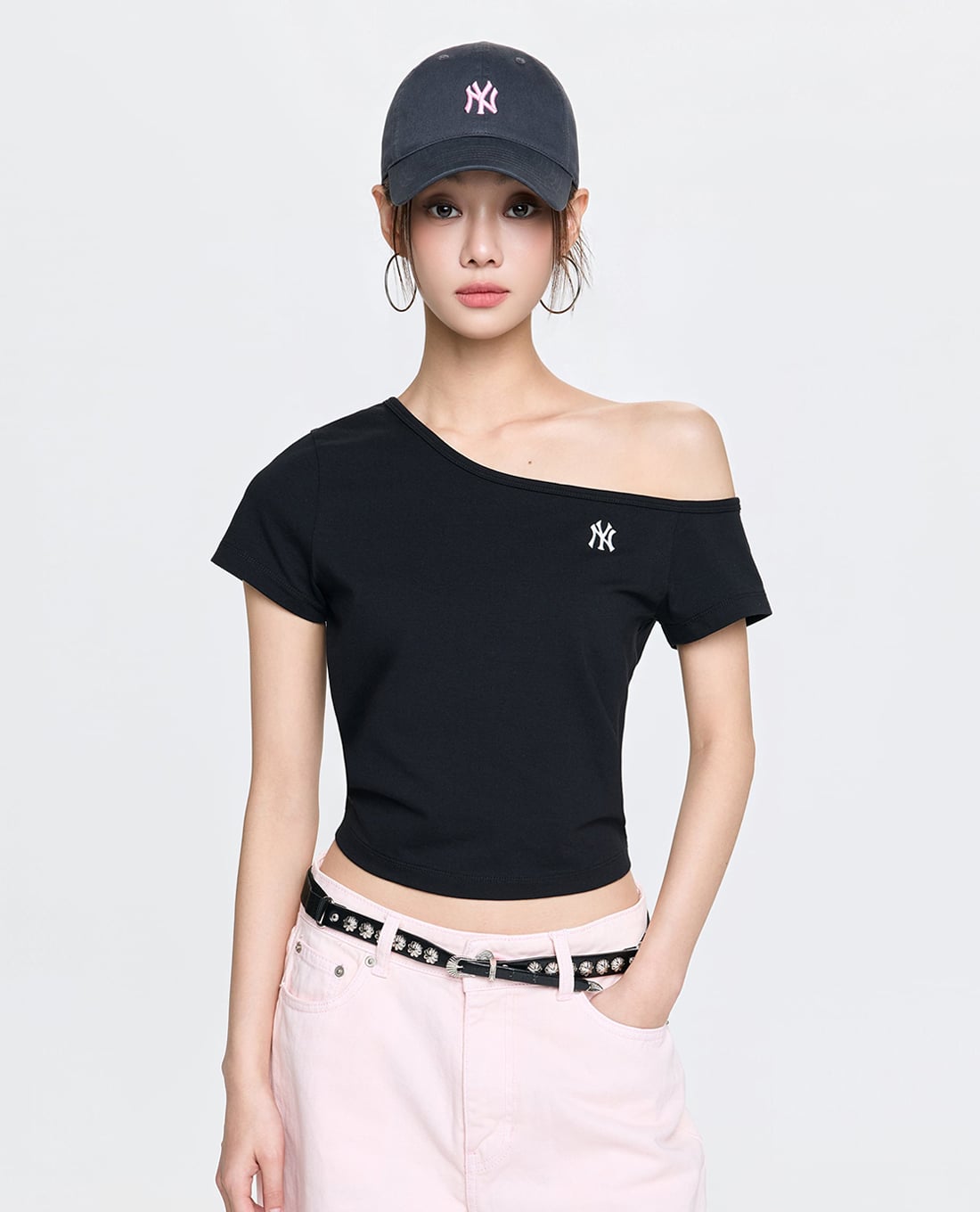 MLB - Áo trễ vai nữ tay ngắn phom croptop Basic