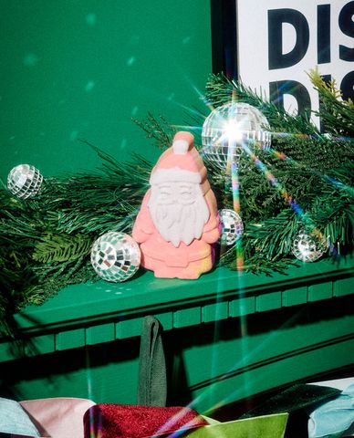  LUSH - Bom tắm Magical Santa 