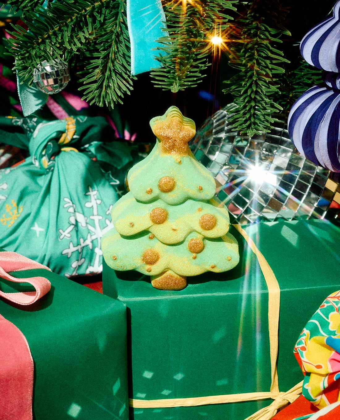 LUSH - Bom tắm Christmas Tree