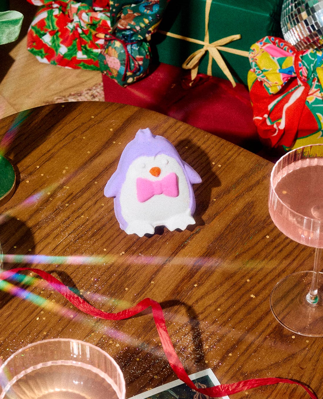 LUSH - Bom tắm The Christmas Penguin