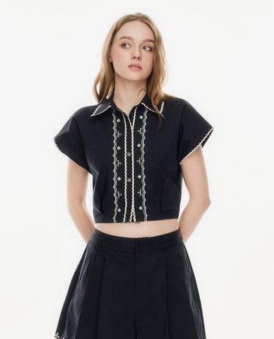  GIGI - Áo croptop nữ cổ bẻ tay ngắn viền ren 