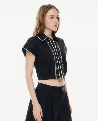  GIGI - Áo croptop nữ cổ bẻ tay ngắn viền ren 