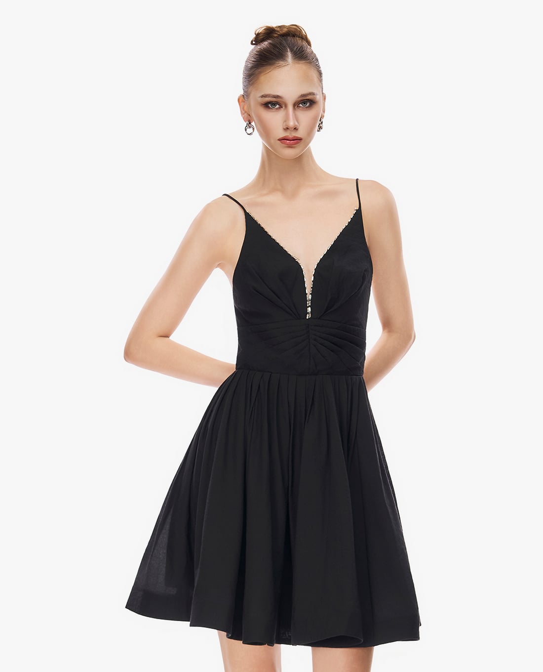 GIGI - Đầm hai dây mini cổ V dáng xòe