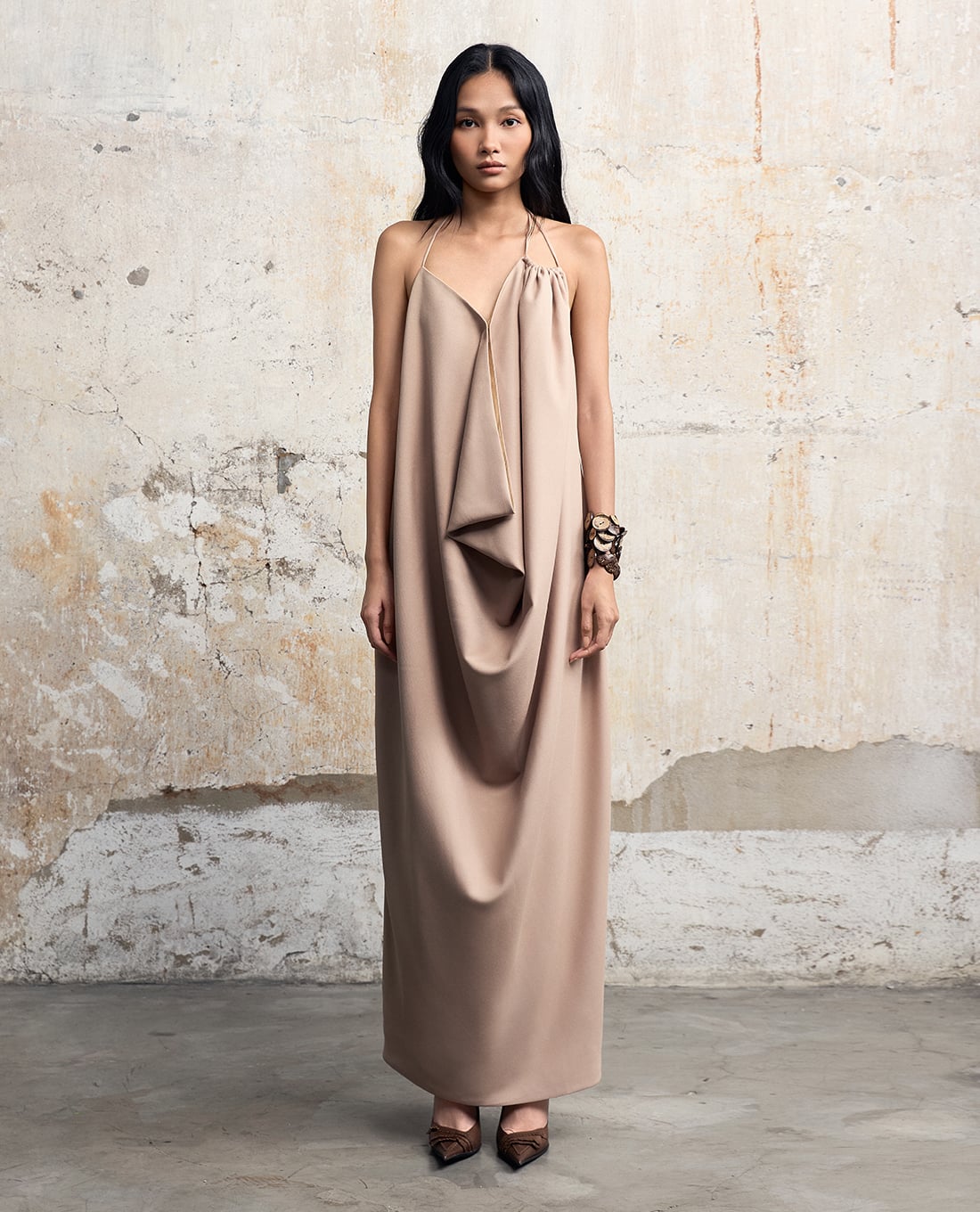 THOME - Đầm maxi cổ đổ hở lưng Lữ Lĩnh