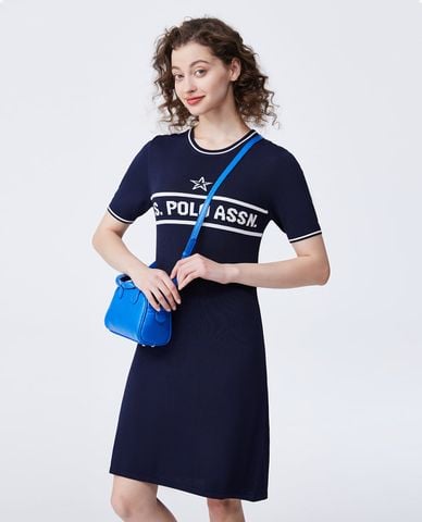  USPA - Đầm dệt kim midi cổ tròn tay ngắn dệt logo 