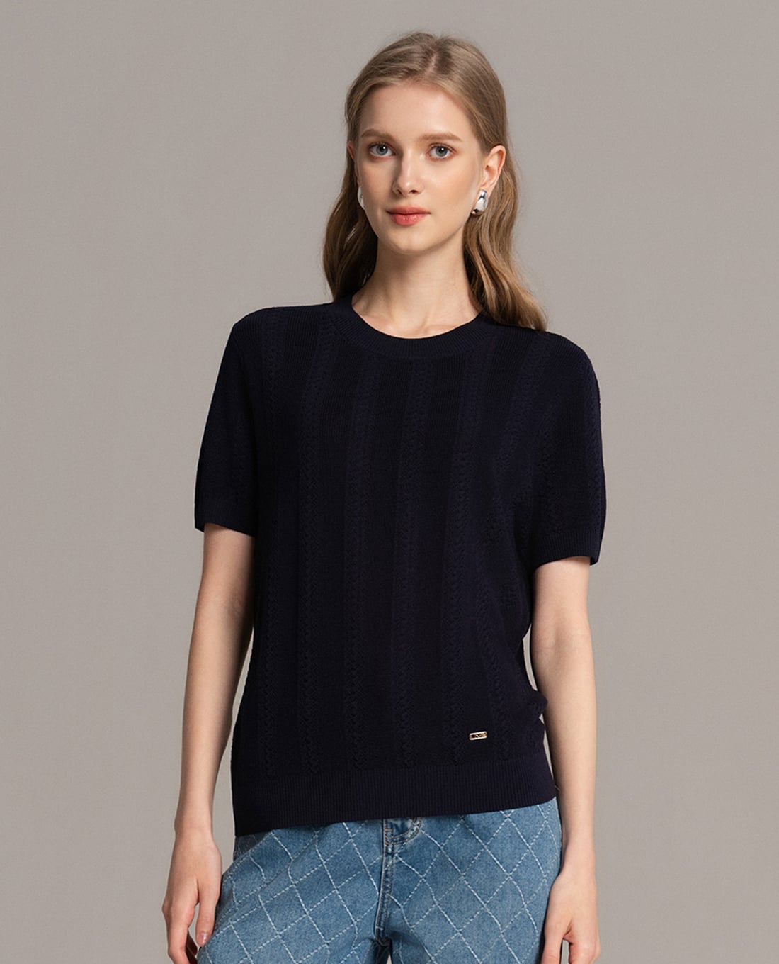 USPA - Áo dệt kim nữ cổ tròn tay ngắn đính logo