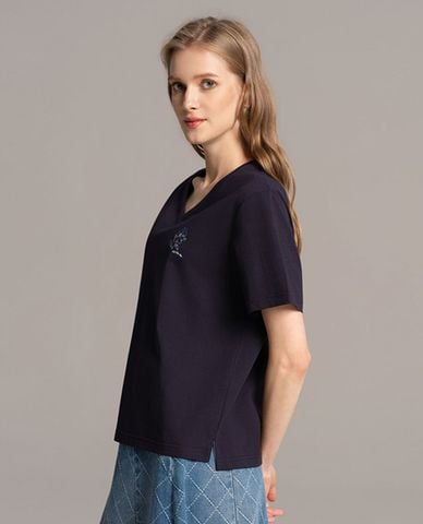  USPA - Áo thun nữ cổ V tay ngắn phối họa tiết 