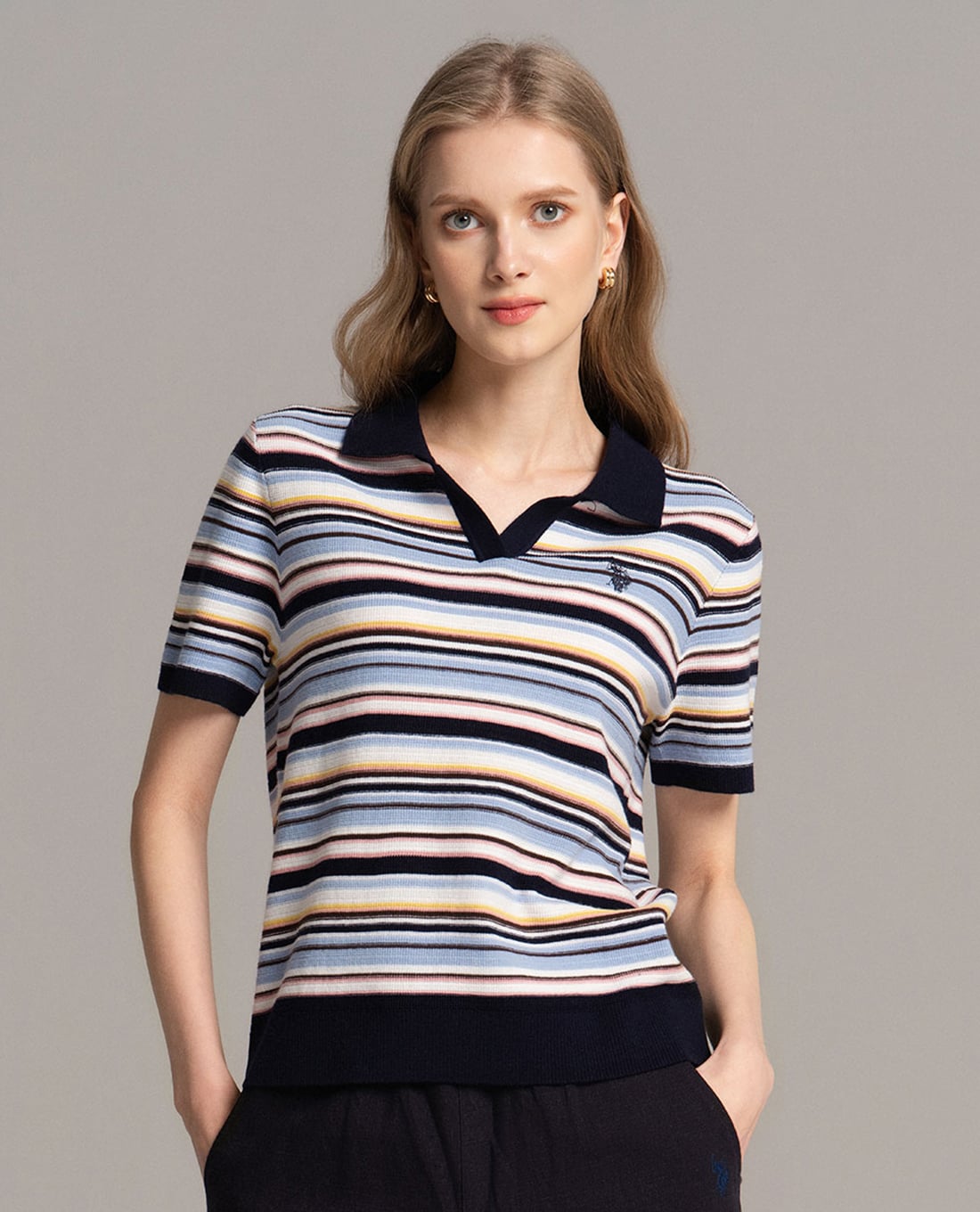 USPA - Áo dệt kim nữ cổ bẻ tay ngắn phối sọc