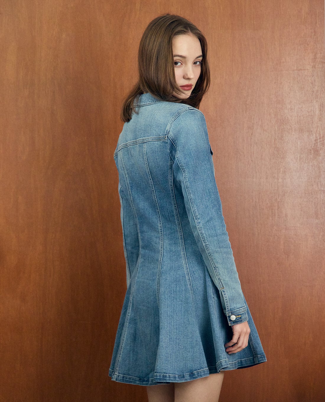 LEE đầm denim mini cổ bẻ tay dài xếp li