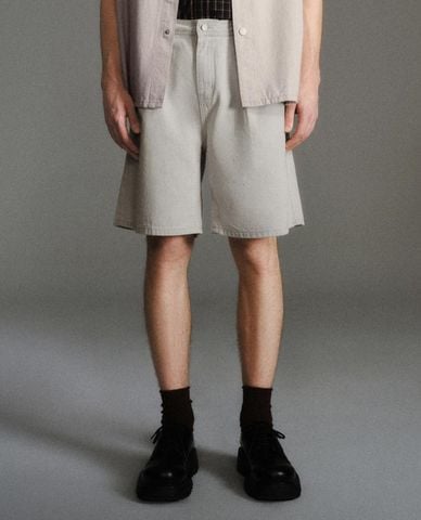  URBAN REVIVO - Quần short jeans nam ống rộng cá tính 