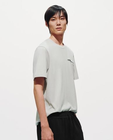  URBAN REVIVO - Áo thun nam cổ tròn tay ngắn phối họa tiết 