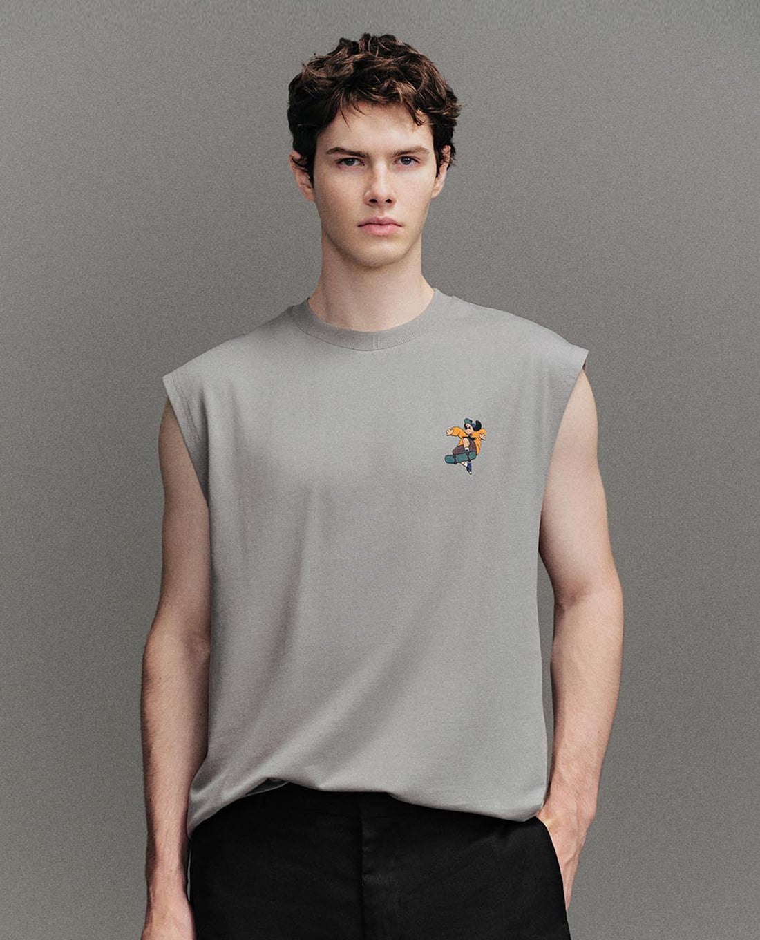 URBAN REVIVO - Áo ba lỗ nam in họa tiết