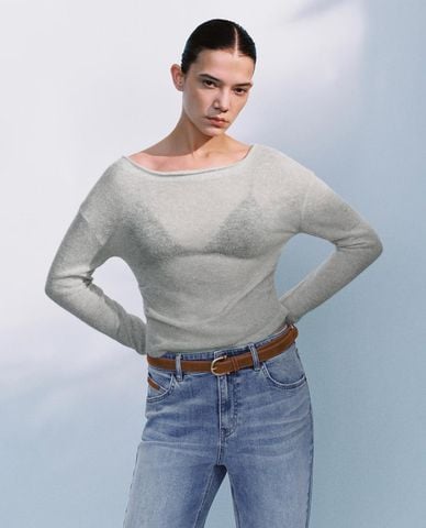  URBAN REVIVO - Áo dệt kim nữ cổ thuyền tay dài phom ôm 