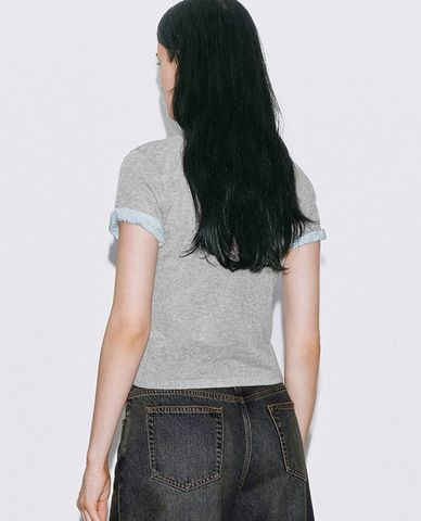  URBAN REVIVO - Áo dệt kim nữ cổ tròn tay ngắn phối nút 