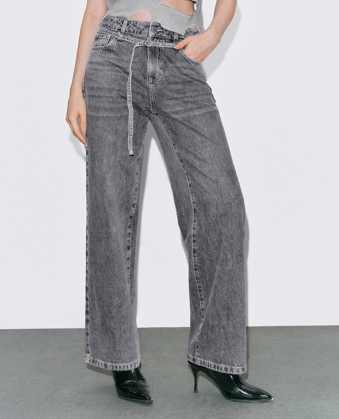 URBAN REVIVO - Quần jeans nữ ống rộng phối dây rút