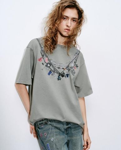  URBAN REVIVO - Áo thun nữ cổ tròn tay ngắn cá tính 