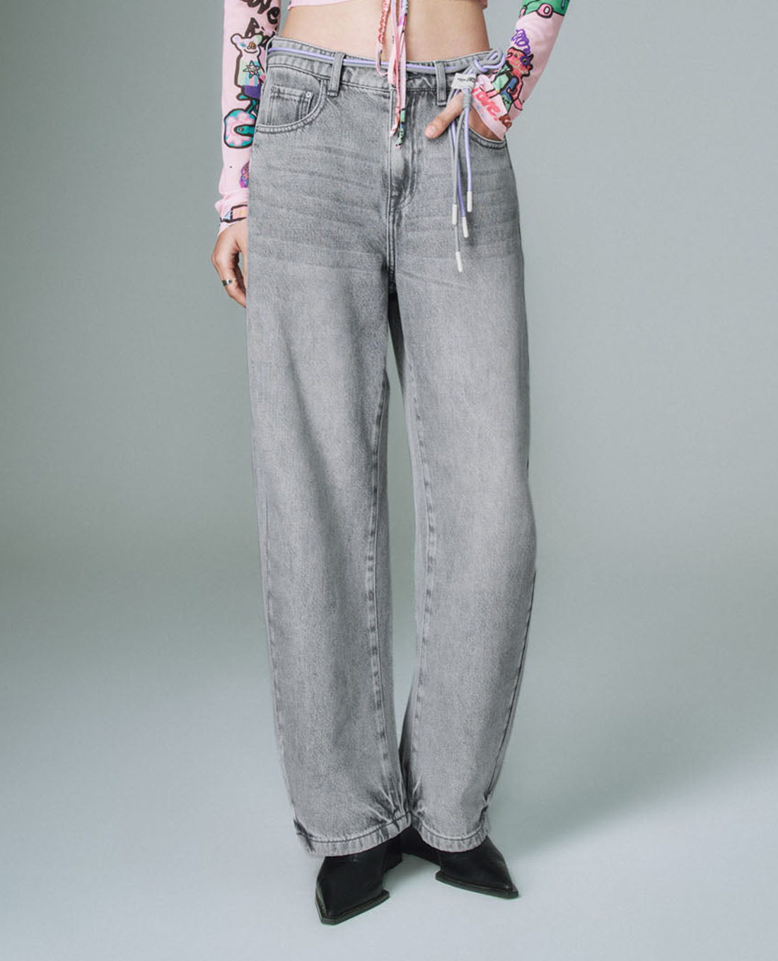 URBAN REVIVO - Quần jeans nữ ống đứng lưng thun phối dây rút