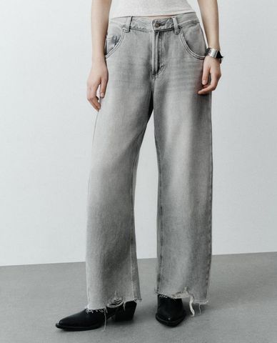  URBAN REVIVO - Quần jeans nữ ống rộng tua rua 