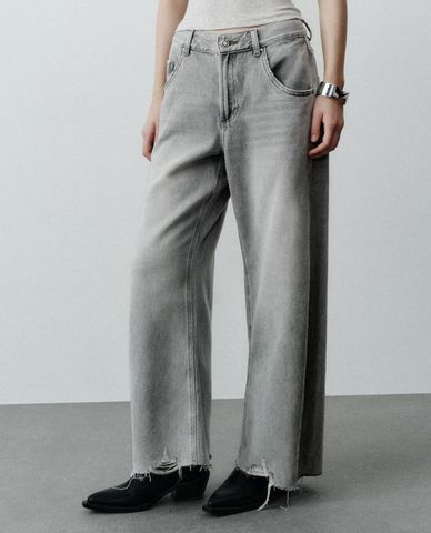  URBAN REVIVO - Quần jeans nữ ống rộng tua rua 