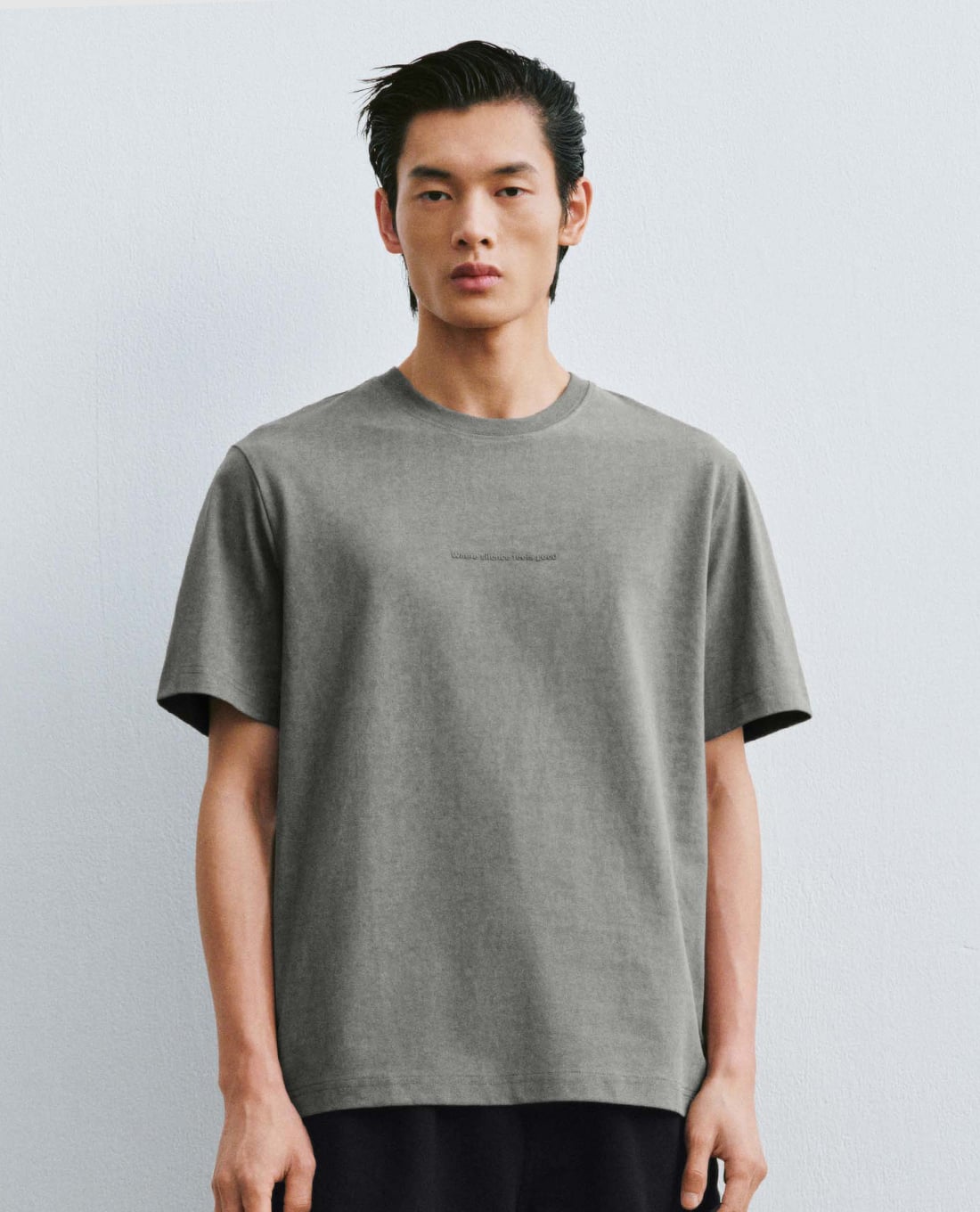 URBAN REVIVO - Áo thun nam cổ tròn tay ngắn trẻ trung