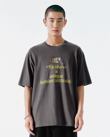  URBAN REVIVO - Áo thun nam cổ tròn tay ngắn in họa tiết 