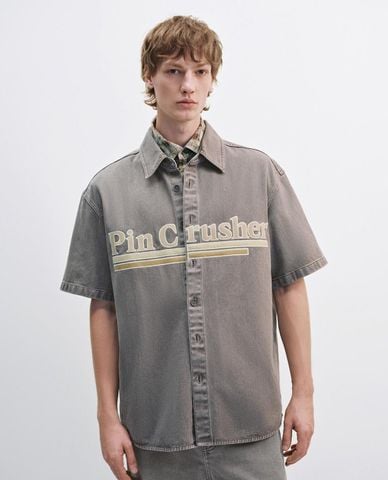  URBAN REVIVO - Áo sơ mi denim nam cổ bẻ tay ngắn thời thượng 