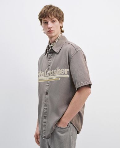  URBAN REVIVO - Áo sơ mi denim nam cổ bẻ tay ngắn thời thượng 