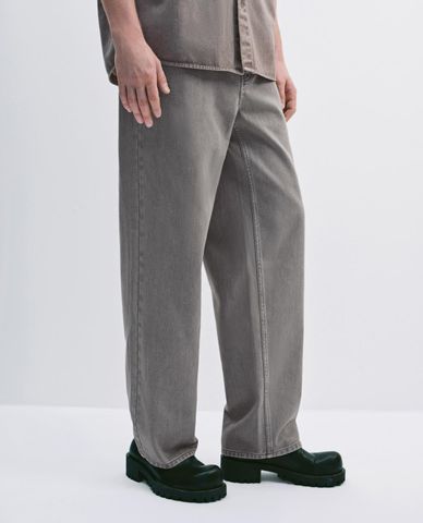  URBAN REVIVO - Quần jeans nam ống rộng hiện đại 