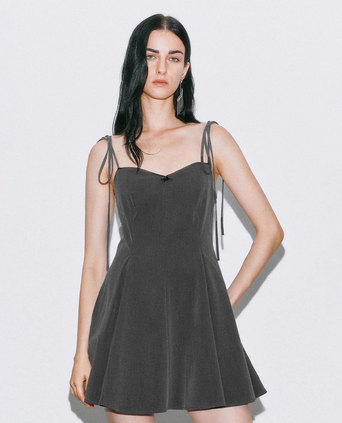 URBAN REVIVO - Đầm hai dây mini dáng xòe