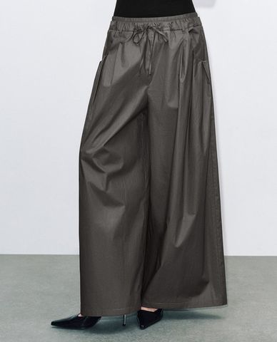  URBAN REVIVO - Quần nữ ống rộng lưng thun phối dây rút 