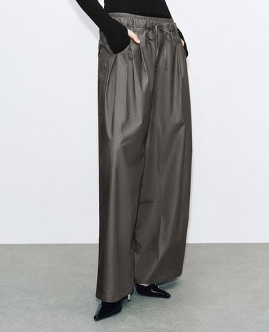  URBAN REVIVO - Quần nữ ống rộng lưng thun phối dây rút 