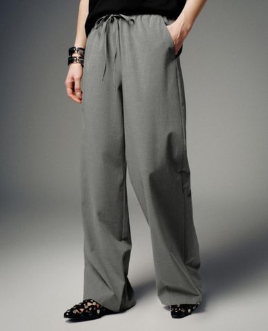  URBAN REVIVO - Quần nữ ống rộng lưng thun phối dây rút 