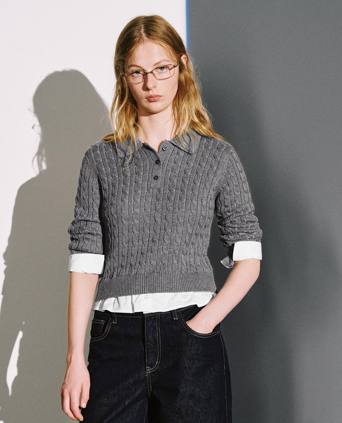 URBAN REVIVO - Áo dệt kim nữ cổ bẻ tay dài phối nút